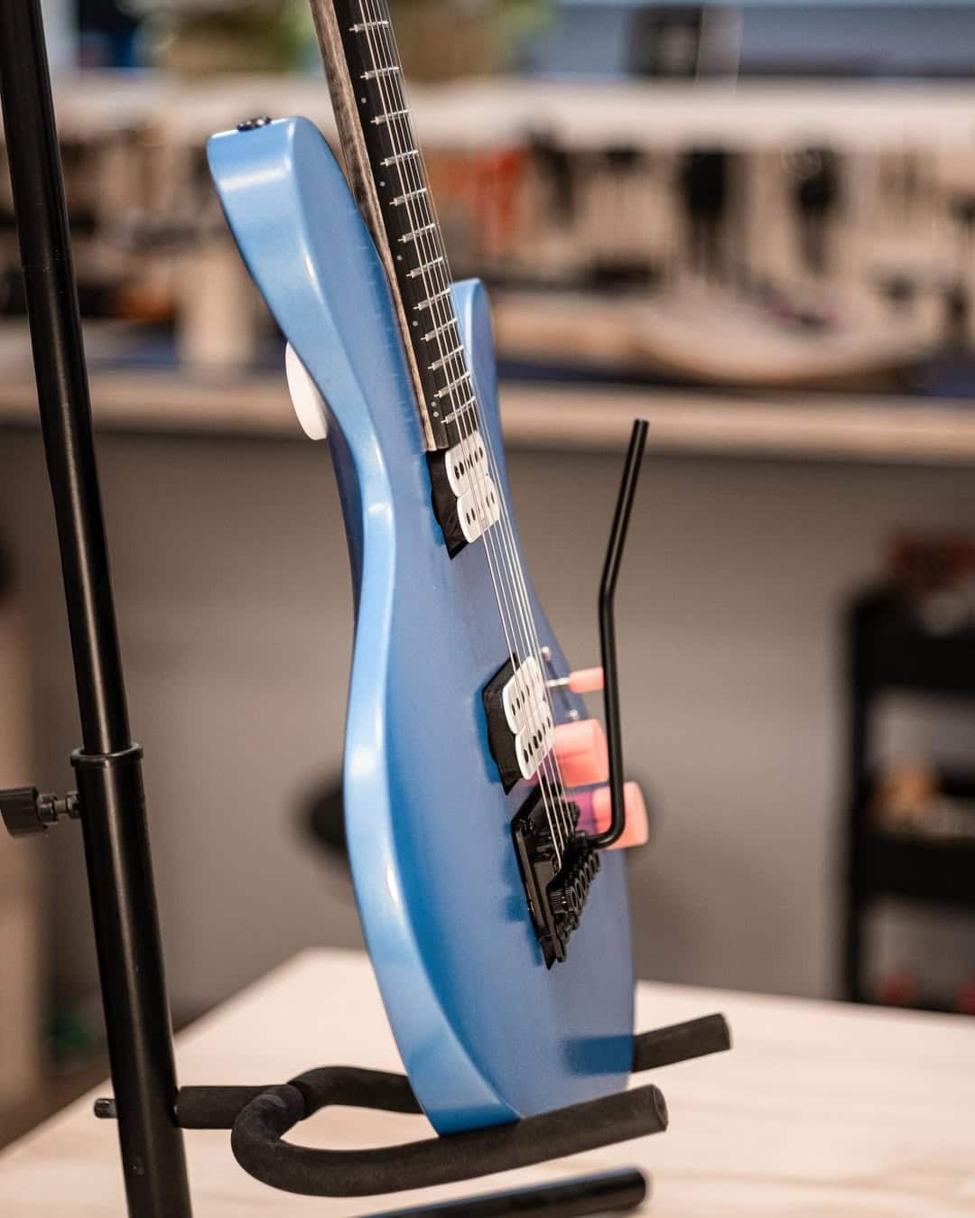 guitar headless tremolo